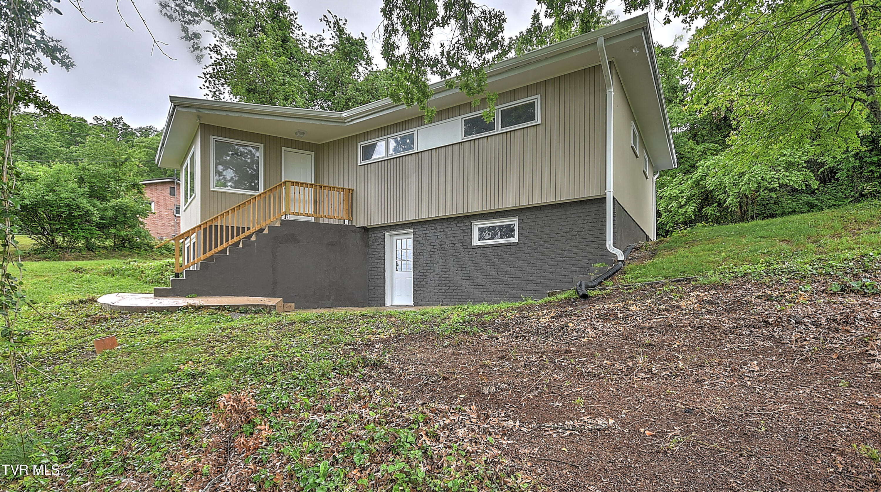 310 Knob Hill Drive, Bristol, Tennessee image 4