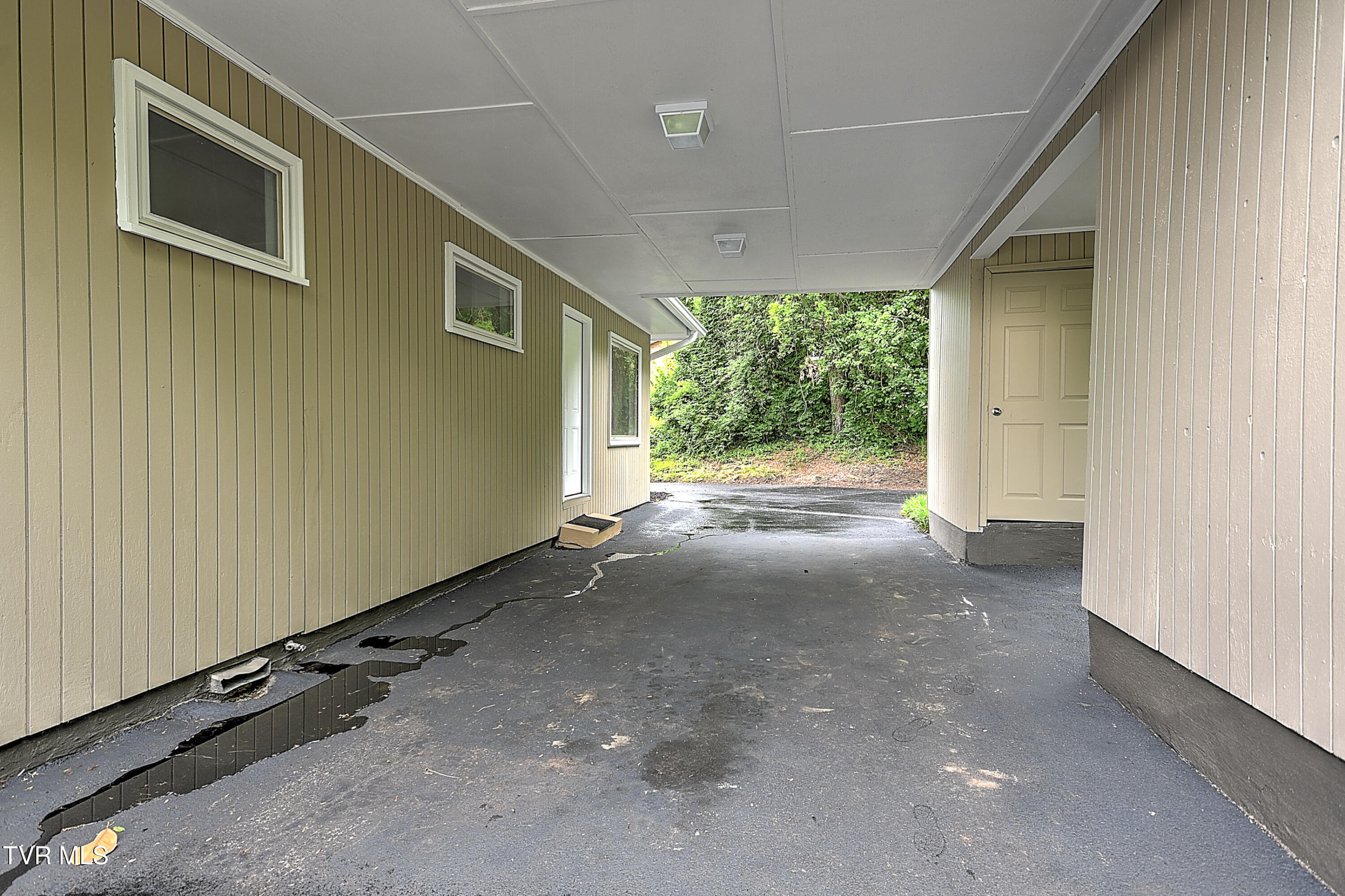 310 Knob Hill Drive, Bristol, Tennessee image 16