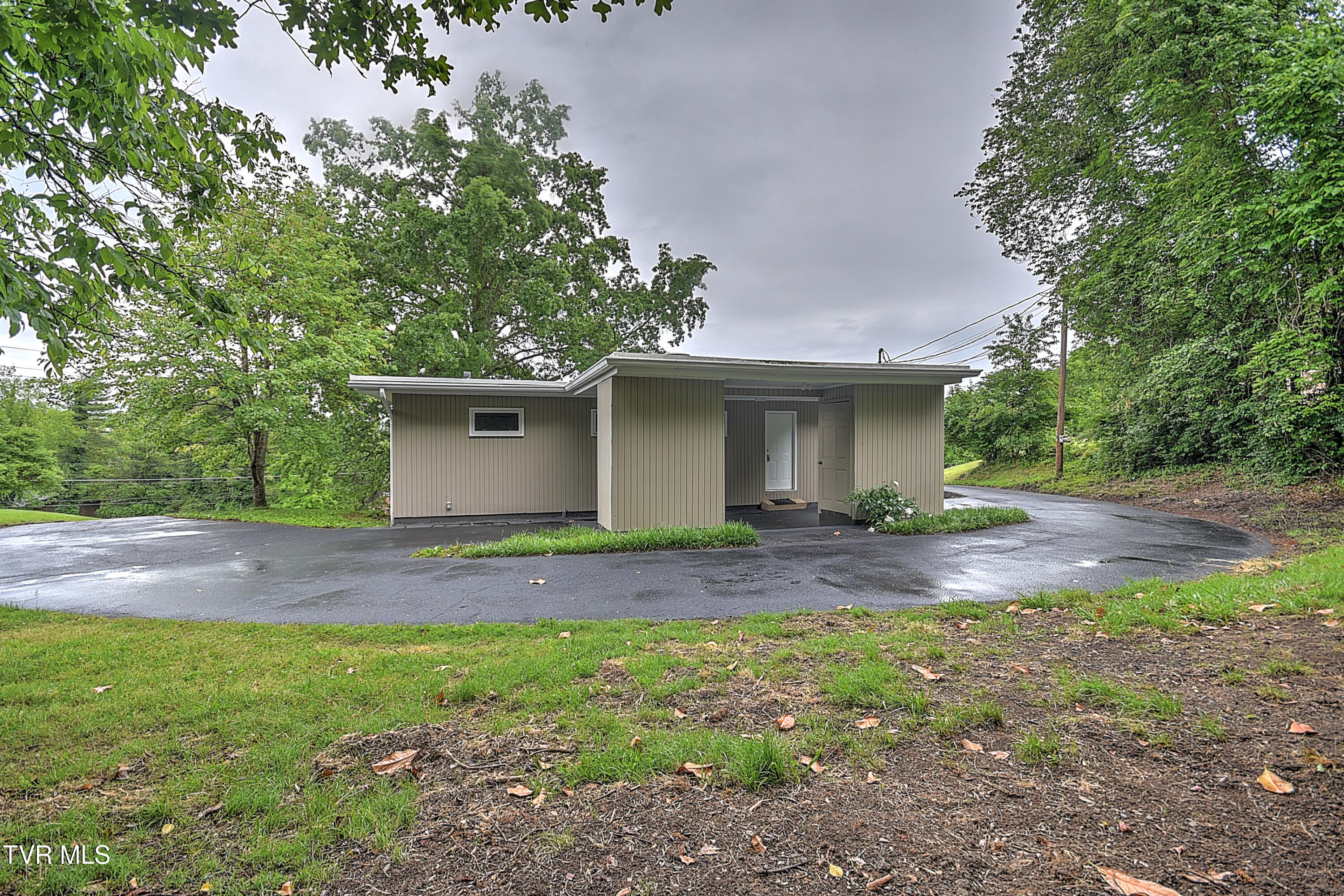 310 Knob Hill Drive, Bristol, Tennessee image 7