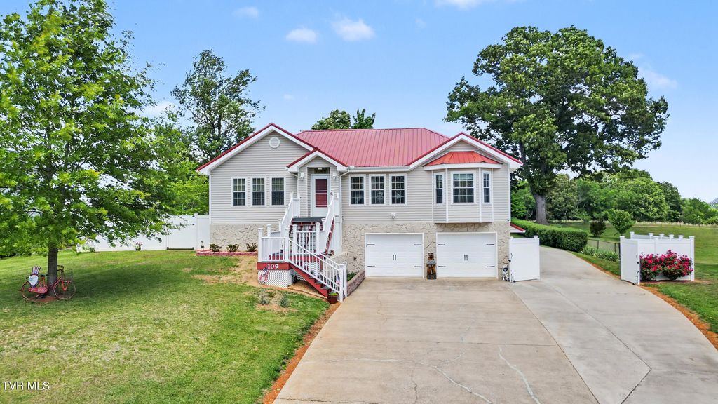 Photo of 109 Pine Ridge Drive, Afton, TN 37616 (MLS # 9995456)