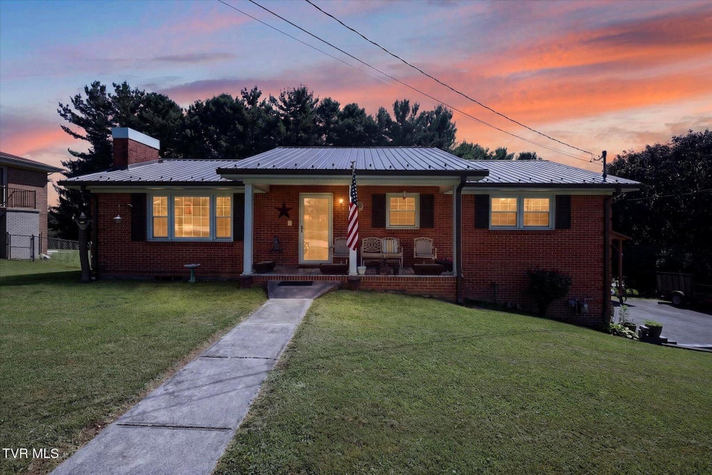 Photo of 329 Spring Hill Terrace, Bristol, VA 24201 (MLS # 9998934)
