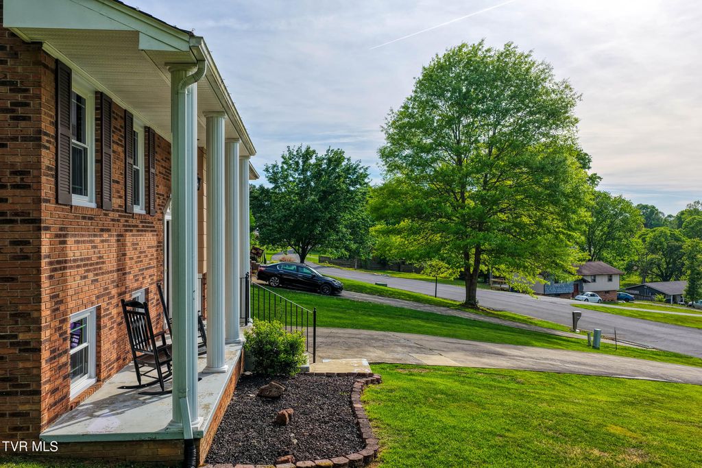 Photo of 820 Sherbrooke Circle, Mount Carmel, TN 37645 (MLS # 9994351)
