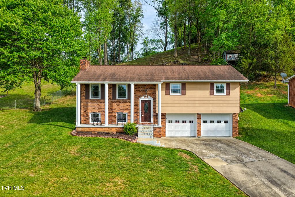 Photo of 820 Sherbrooke Circle, Mount Carmel, TN 37645 (MLS # 9994351)