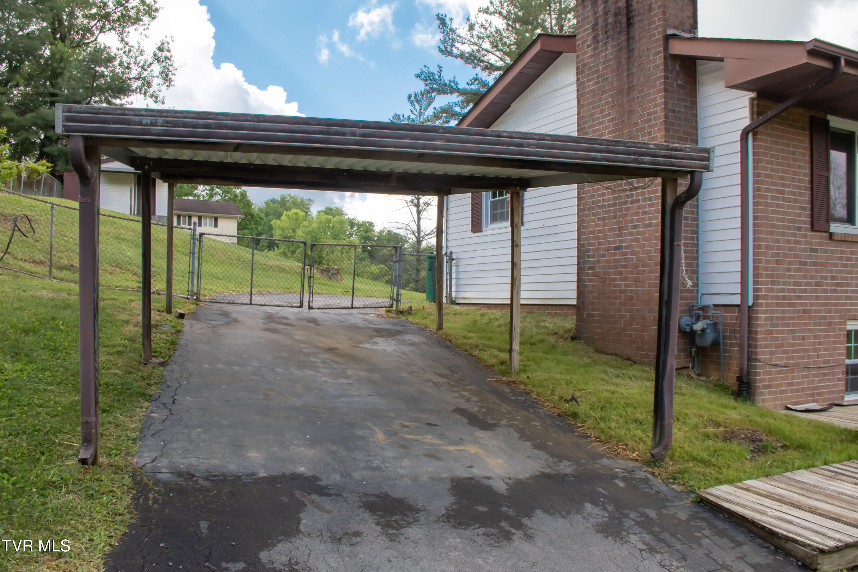 7324 White Pine Circle, Bristol, Virginia image 6