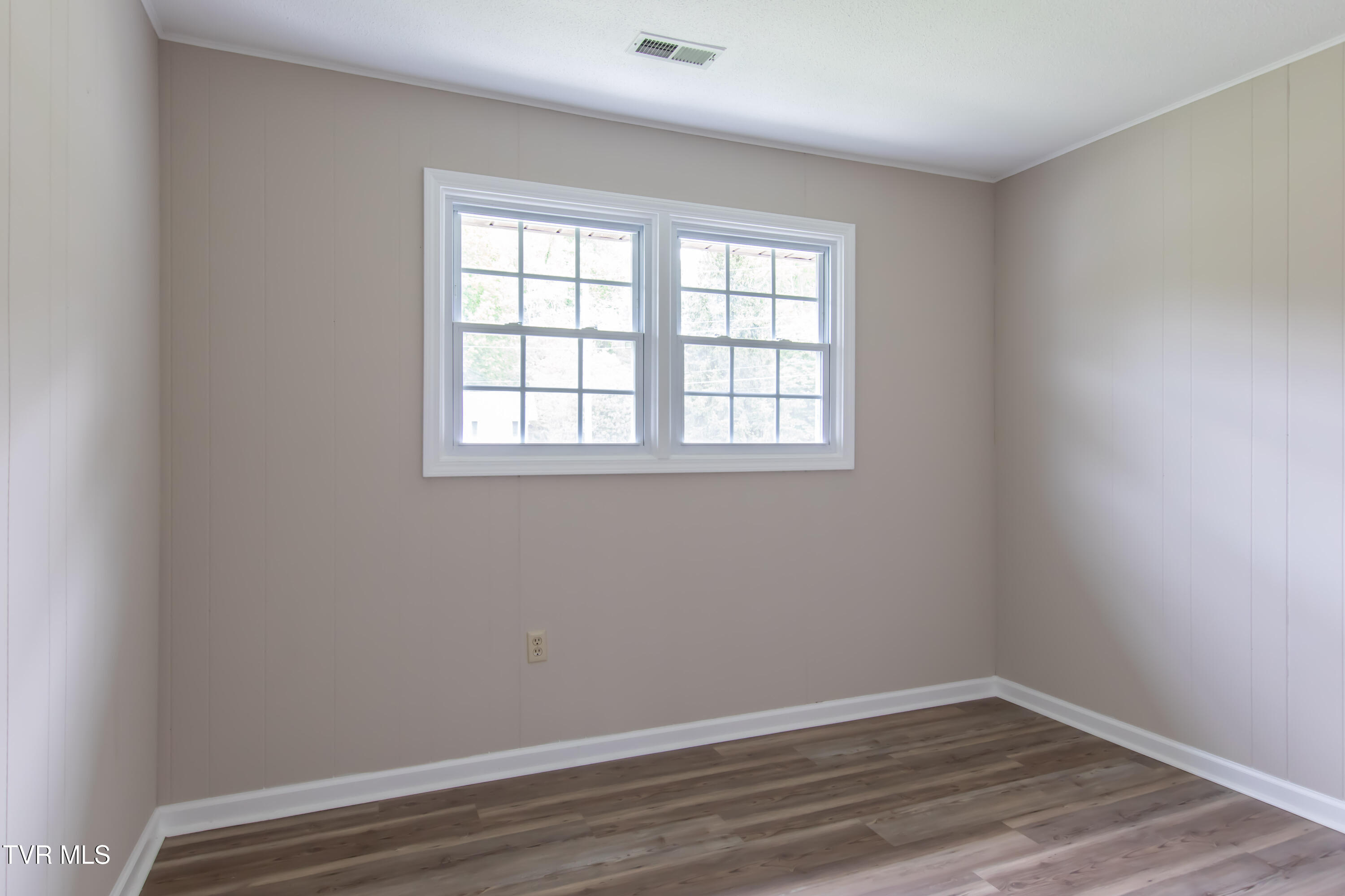 7324 White Pine Circle, Bristol, Virginia image 30