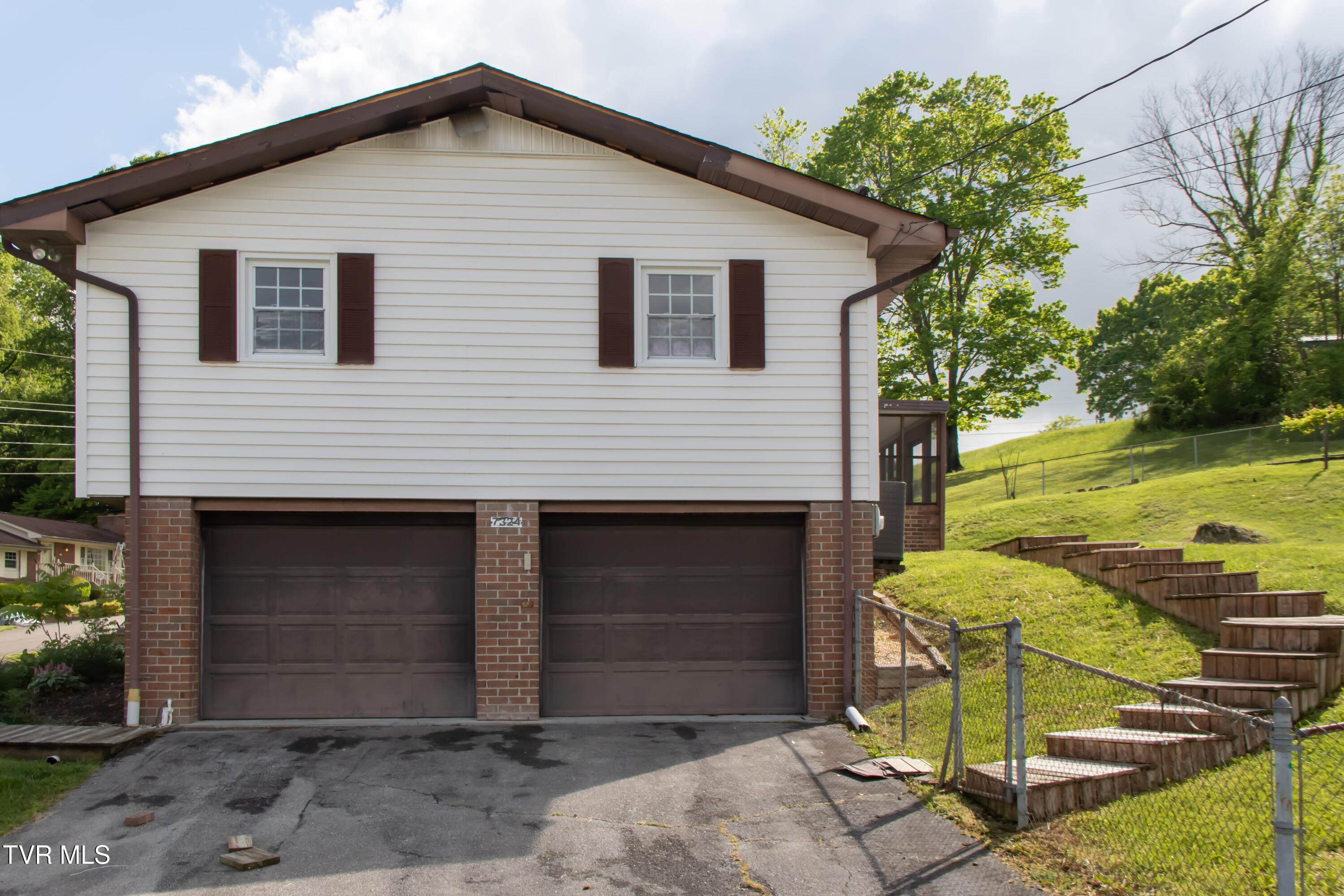 7324 White Pine Circle, Bristol, Virginia image 8
