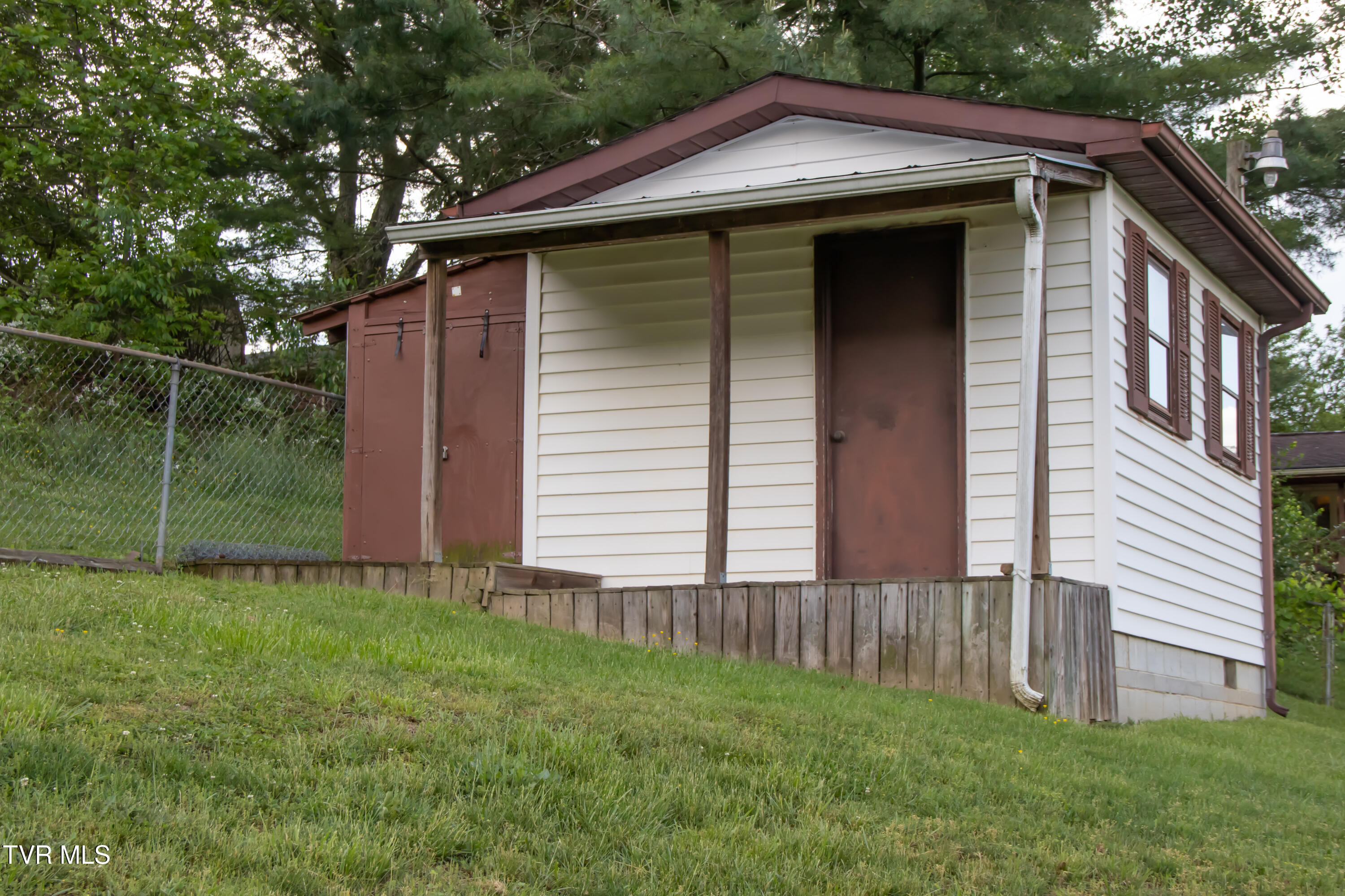 7324 White Pine Circle, Bristol, Virginia image 10