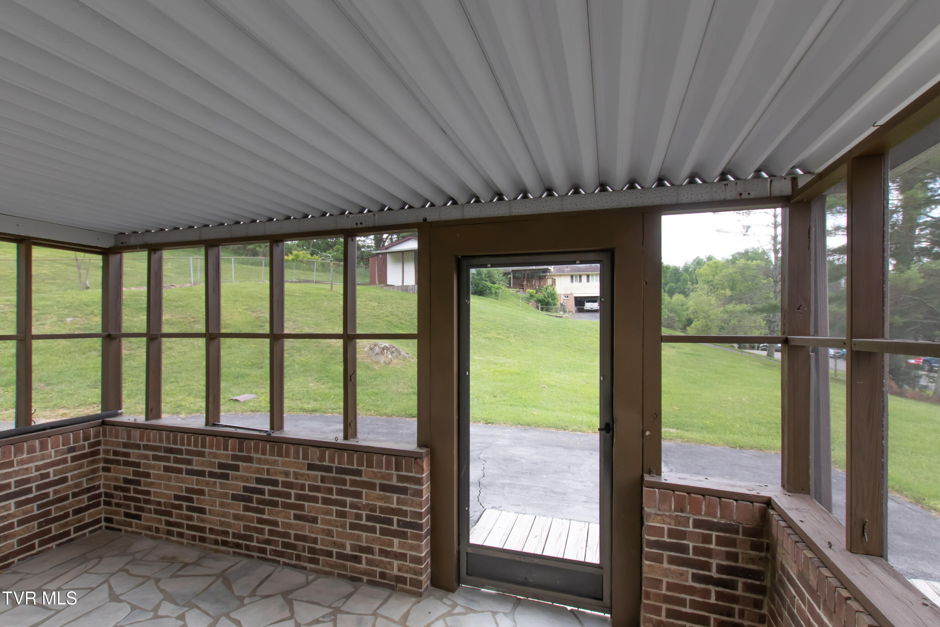 7324 White Pine Circle, Bristol, Virginia image 16