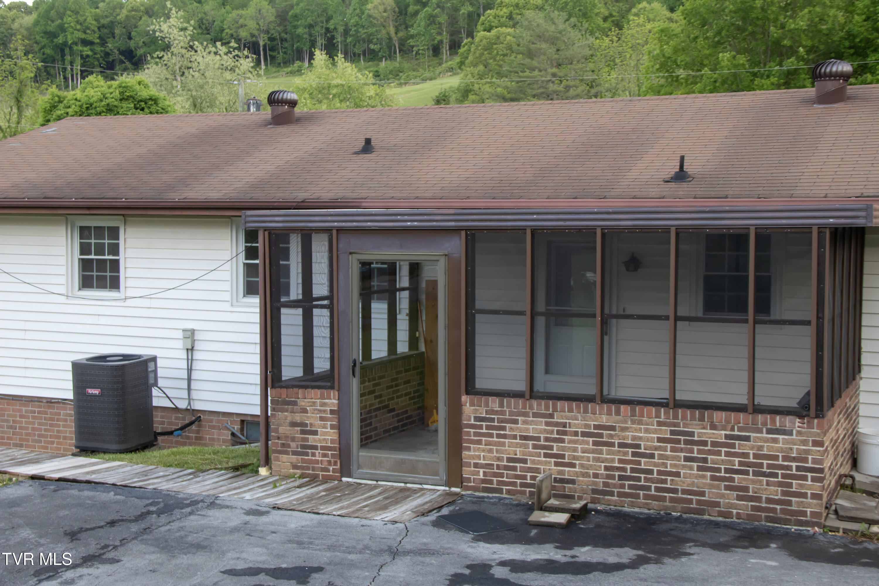 7324 White Pine Circle, Bristol, Virginia image 15