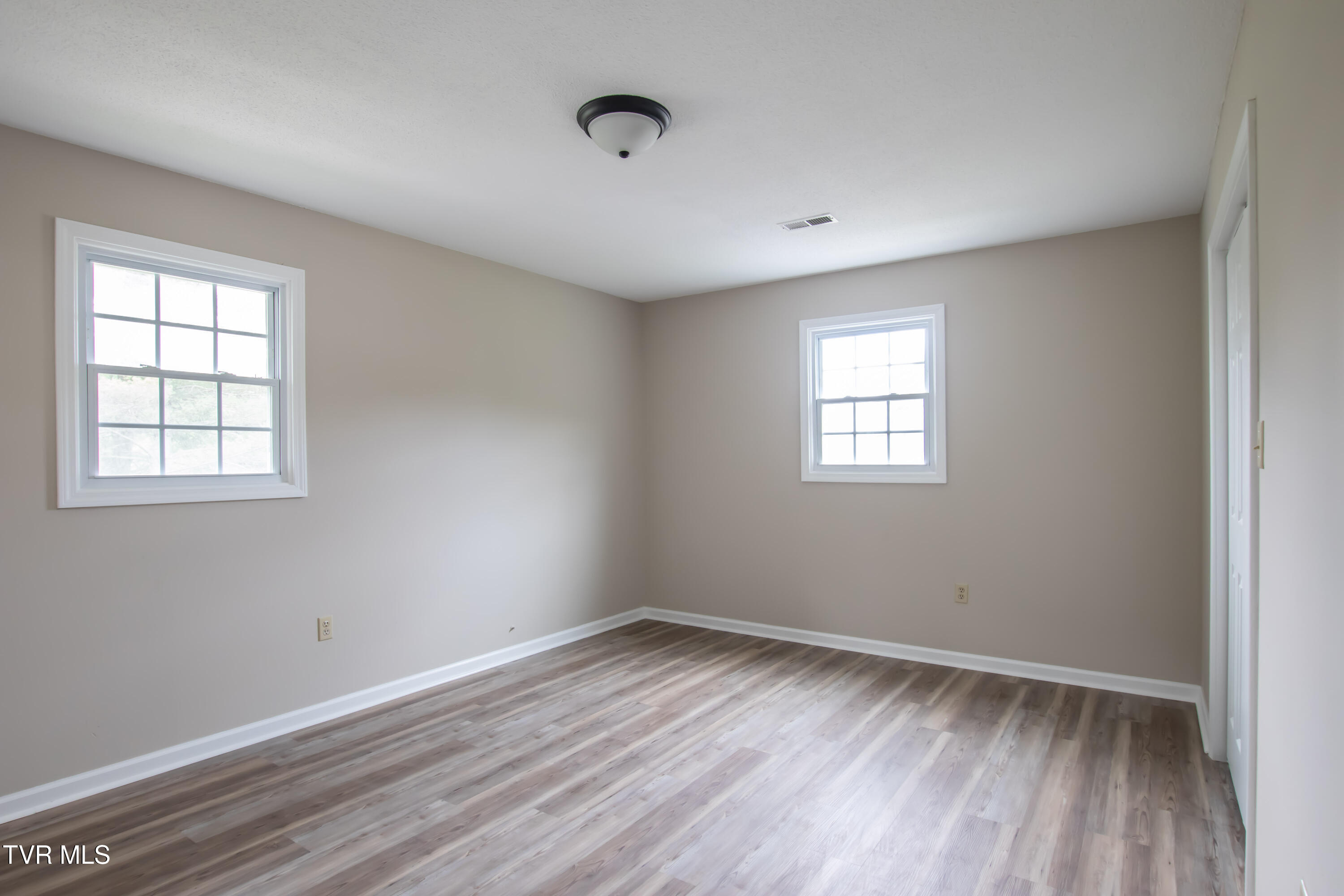 7324 White Pine Circle, Bristol, Virginia image 36