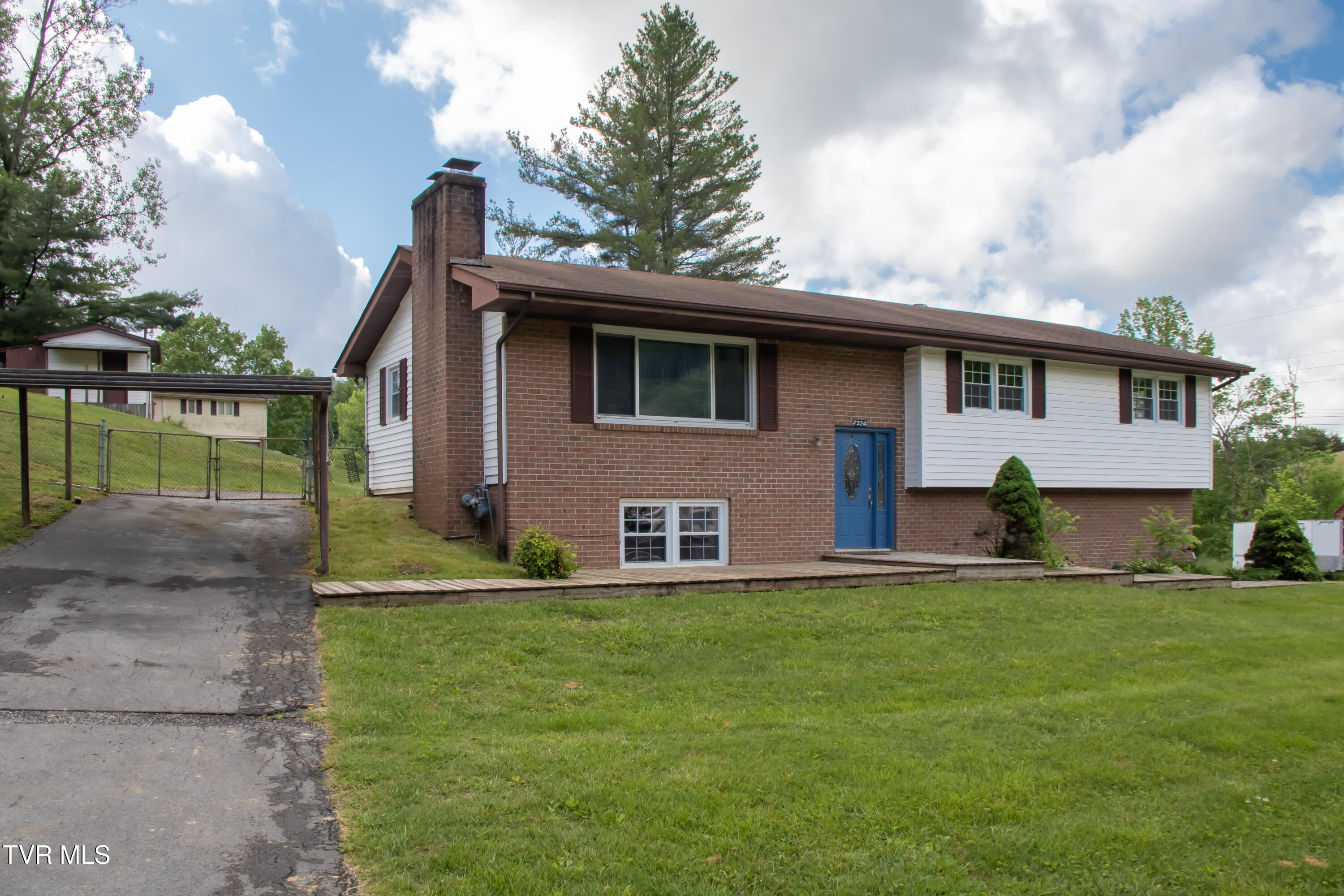 7324 White Pine Circle, Bristol, Virginia image 3