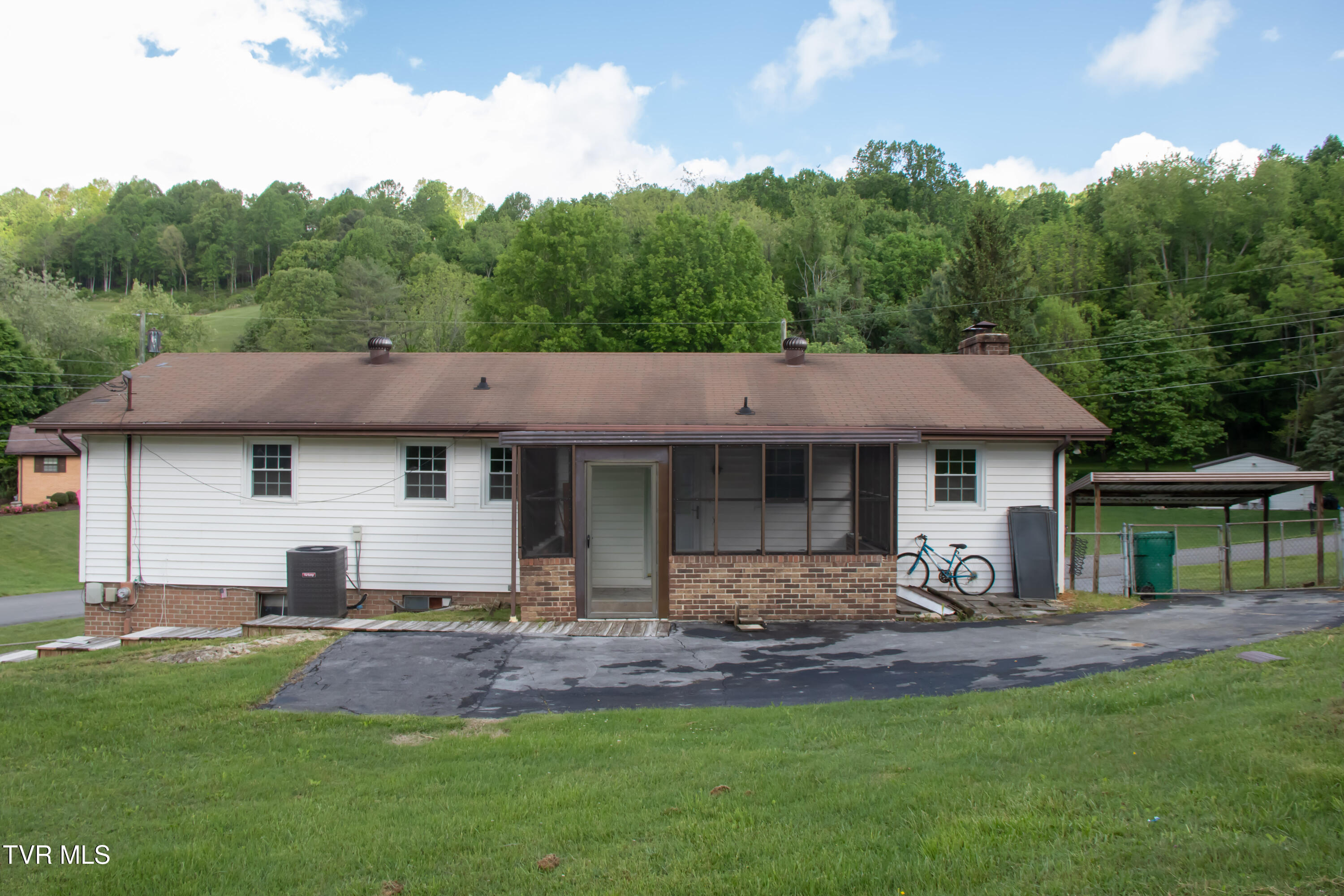 7324 White Pine Circle, Bristol, Virginia image 13