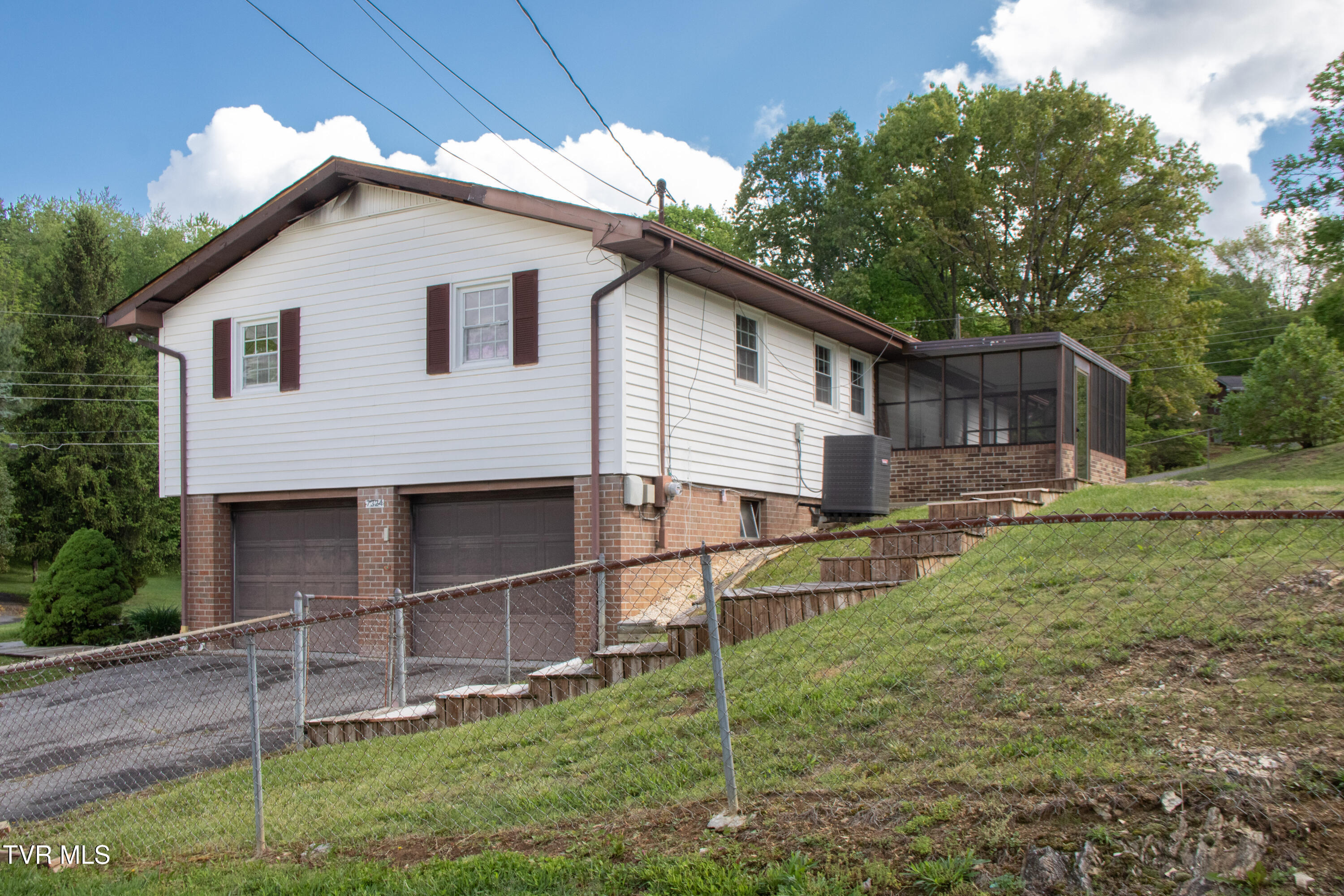 7324 White Pine Circle, Bristol, Virginia image 7
