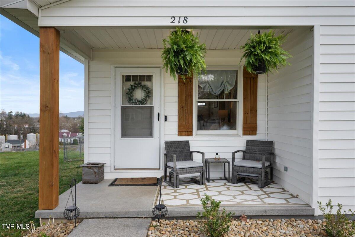 218 Magnolia Drive, Bristol, Virginia image 2