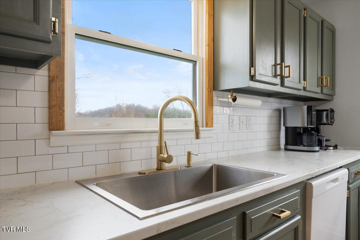 218 Magnolia Drive, Bristol, Virginia image 8