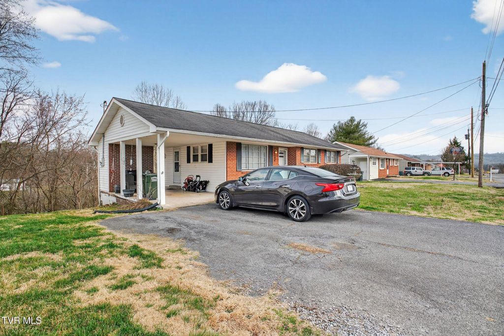 Photo of 3356 Grandview Drive, Kingsport, TN 37660 (MLS # 9992705)