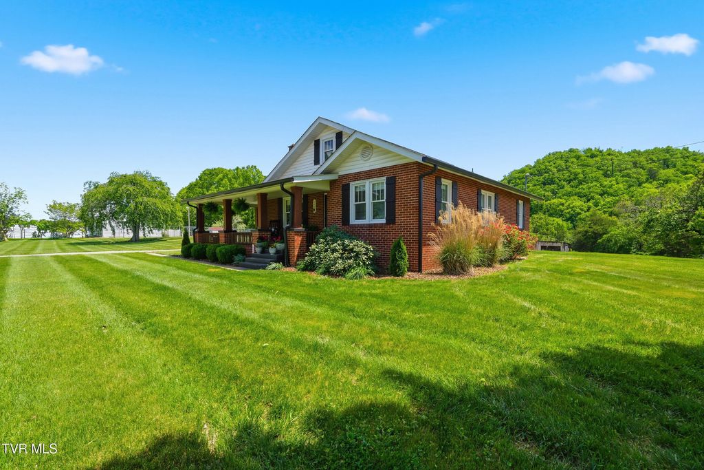 Photo of 543 Austin Springs Road, Piney Flats, TN 37686 (MLS # 9995427)