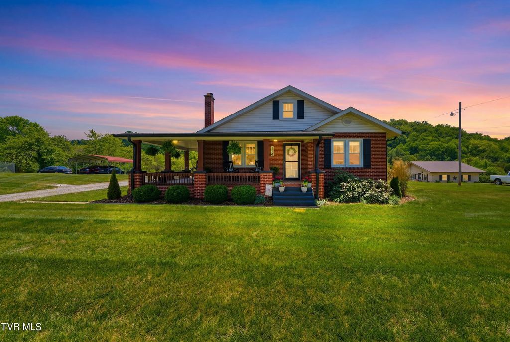 Photo of 543 Austin Springs Road, Piney Flats, TN 37686 (MLS # 9995427)
