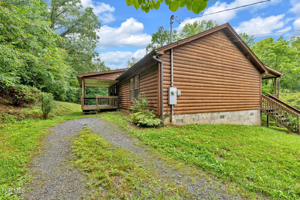 Photo of 1306 Old Stage Road, Johnson City, TN 37615 (MLS # 9985803)