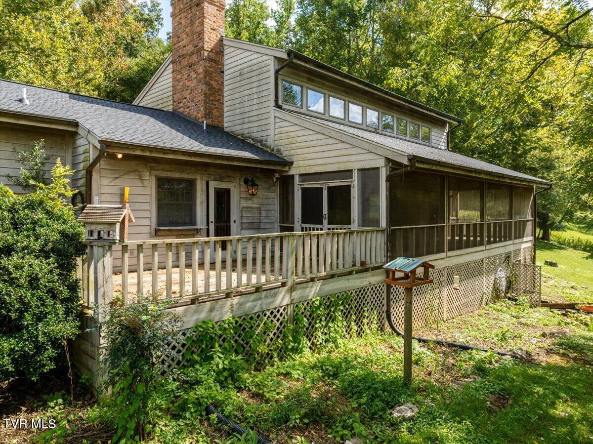 1094 Paul Bacon Road