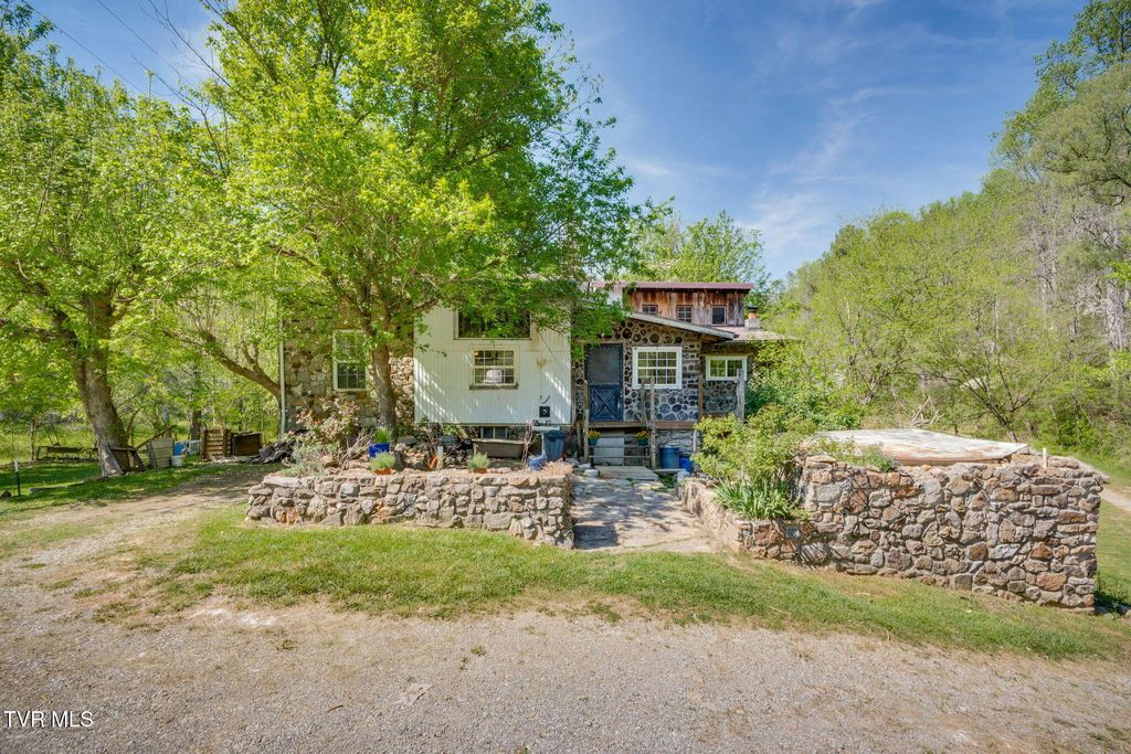 Photo of 170 Davis Road, Thorn Hill, TN 37881 (MLS # 9994153)