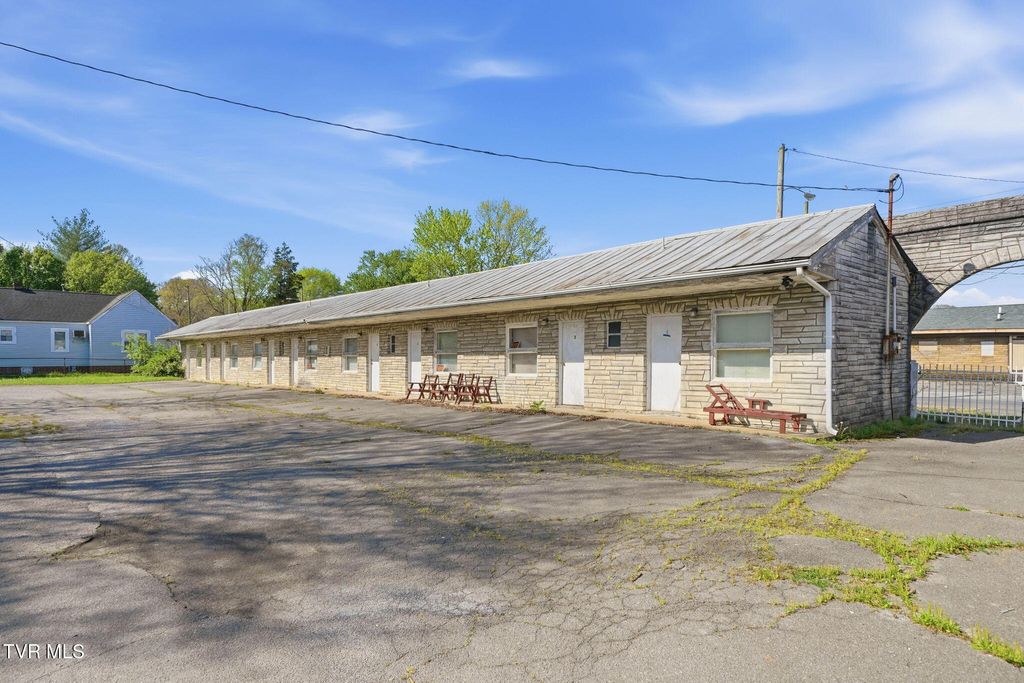 Photo of 3209 Memorial Boulevard, Kingsport, TN 37664 (MLS # 9993800)