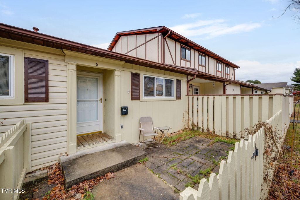 Photo of 73 Tulip Grove Circle Cir #6, Bristol, TN 37620 (MLS # 9989481)