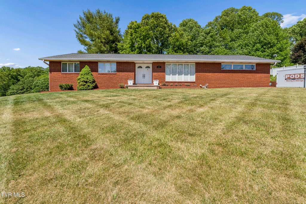 Photo of 113 Oakwood Lane, Erwin, TN 37650 (MLS # 9998986)