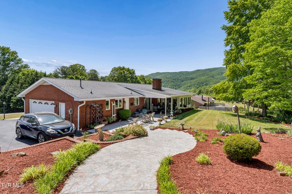 Photo of 113 Oakwood Lane, Erwin, TN 37650 (MLS # 9998986)