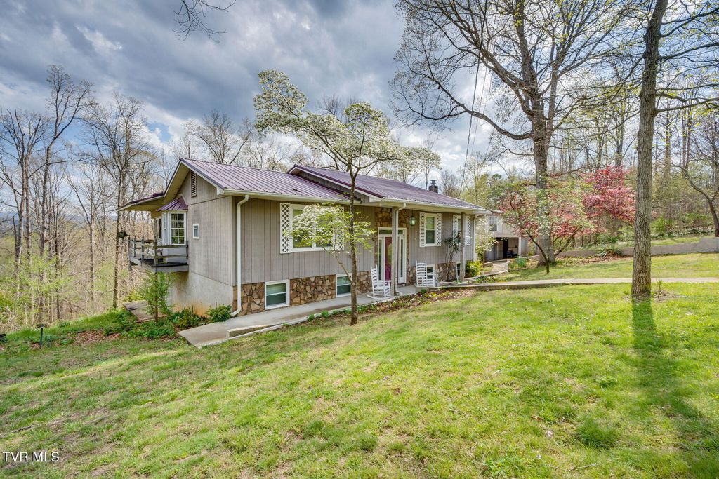 Photo of 101 Hickory Circle, Greeneville, TN 37743 (MLS # 9993403)
