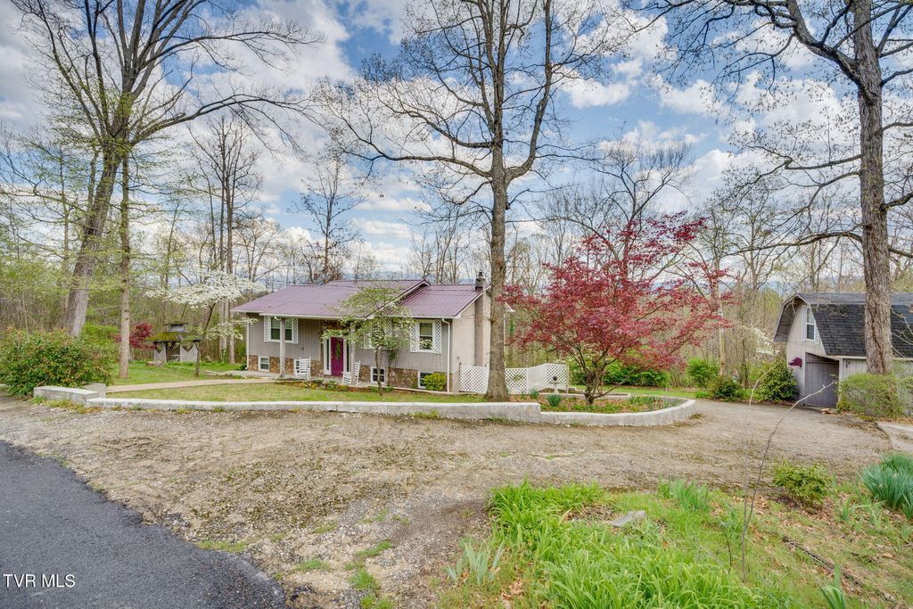 Photo of 101 Hickory Circle, Greeneville, TN 37743 (MLS # 9993403)