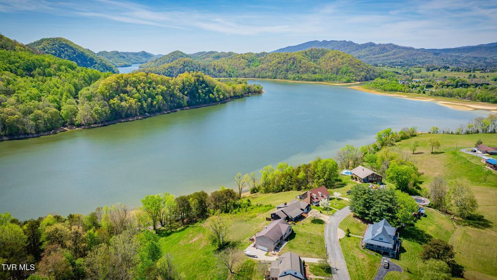 Photo of 127 West Lake Drive, Rogersville, TN 37857 (MLS # 9993987)