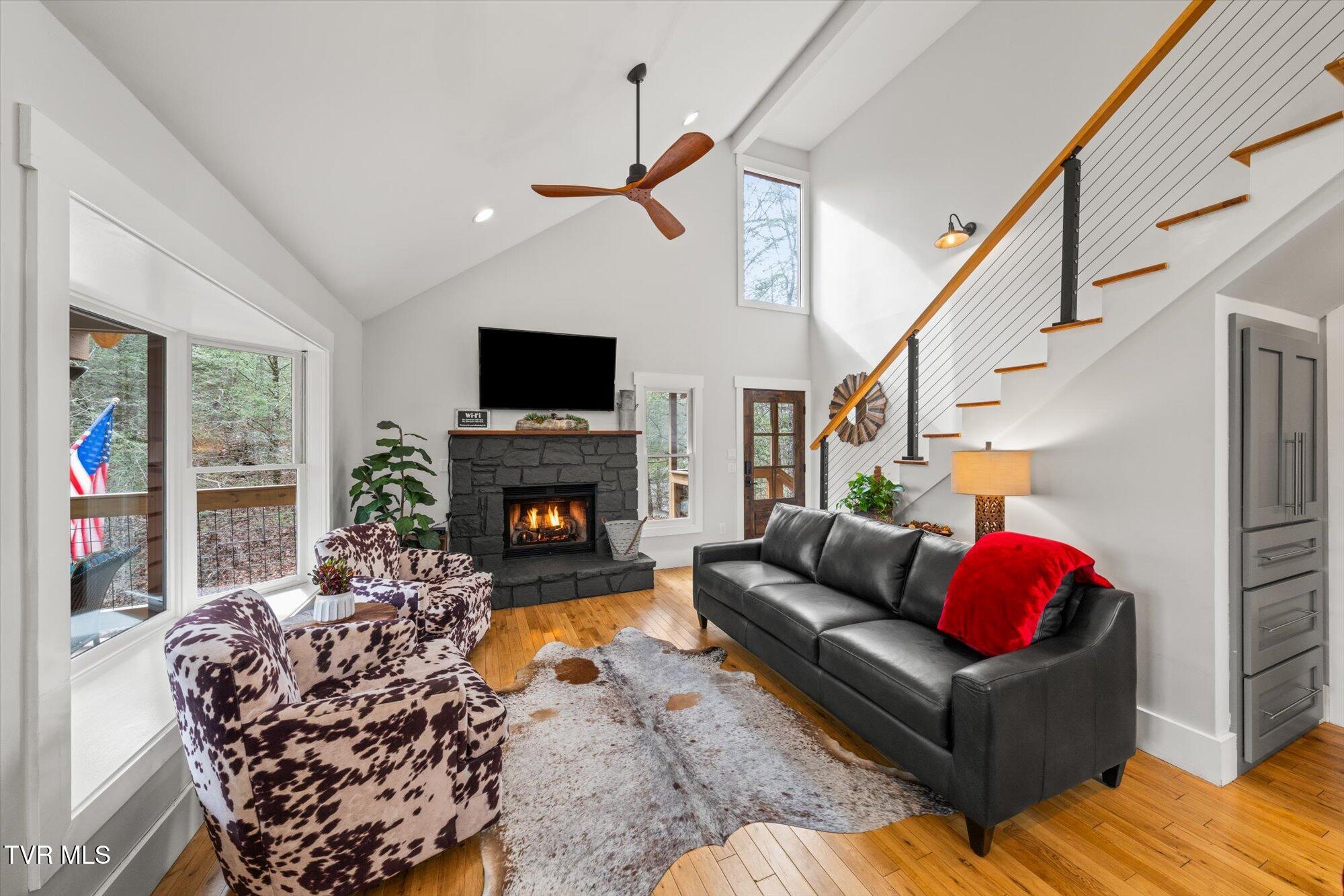 456 Patterson Lane, Gatlinburg, Tennessee image 2