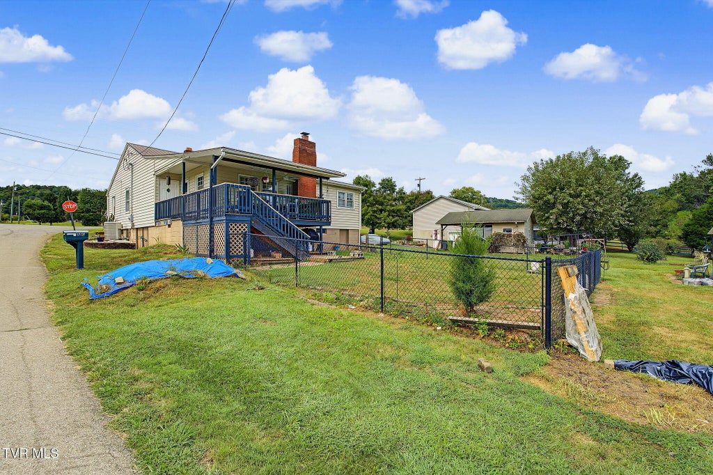 Photo of 562 Garrison Hollow Road, Elizabethton, TN 37643 (MLS # 10001376)