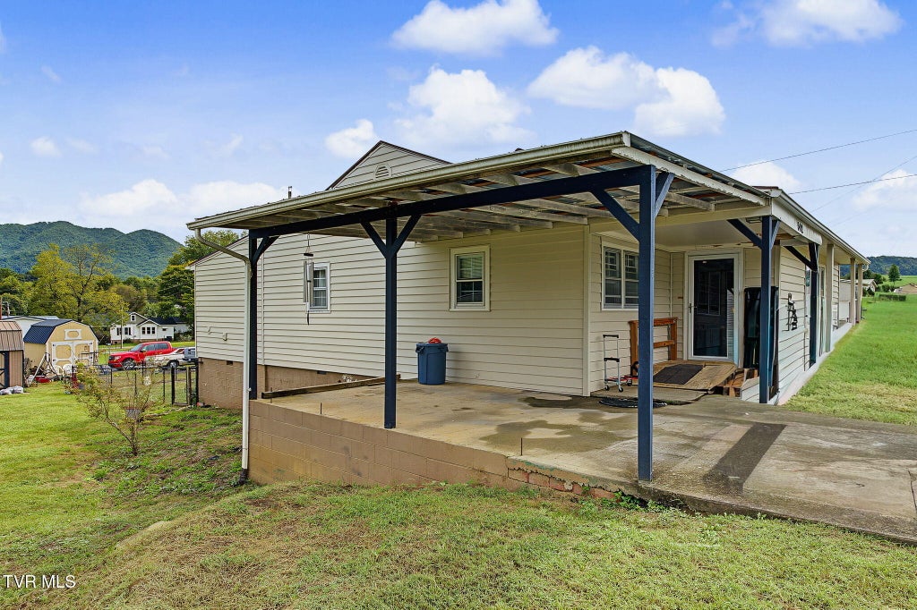Photo of 562 Garrison Hollow Road, Elizabethton, TN 37643 (MLS # 10001376)