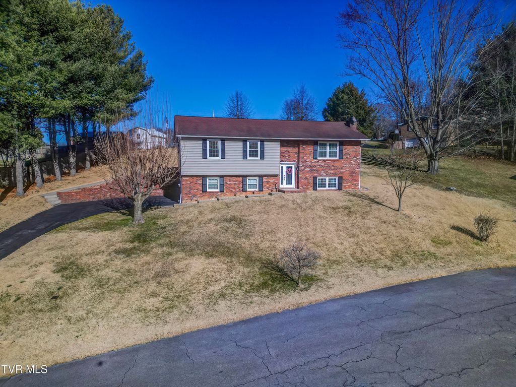 Photo of 192 Patriot Circle, Bristol, VA 24201 (MLS # 9991499)