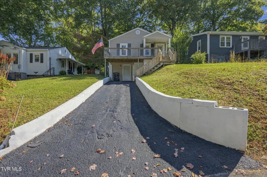 Photo of 1409 Rock Rose Road, Bristol, TN 37620 (MLS # 10001920)