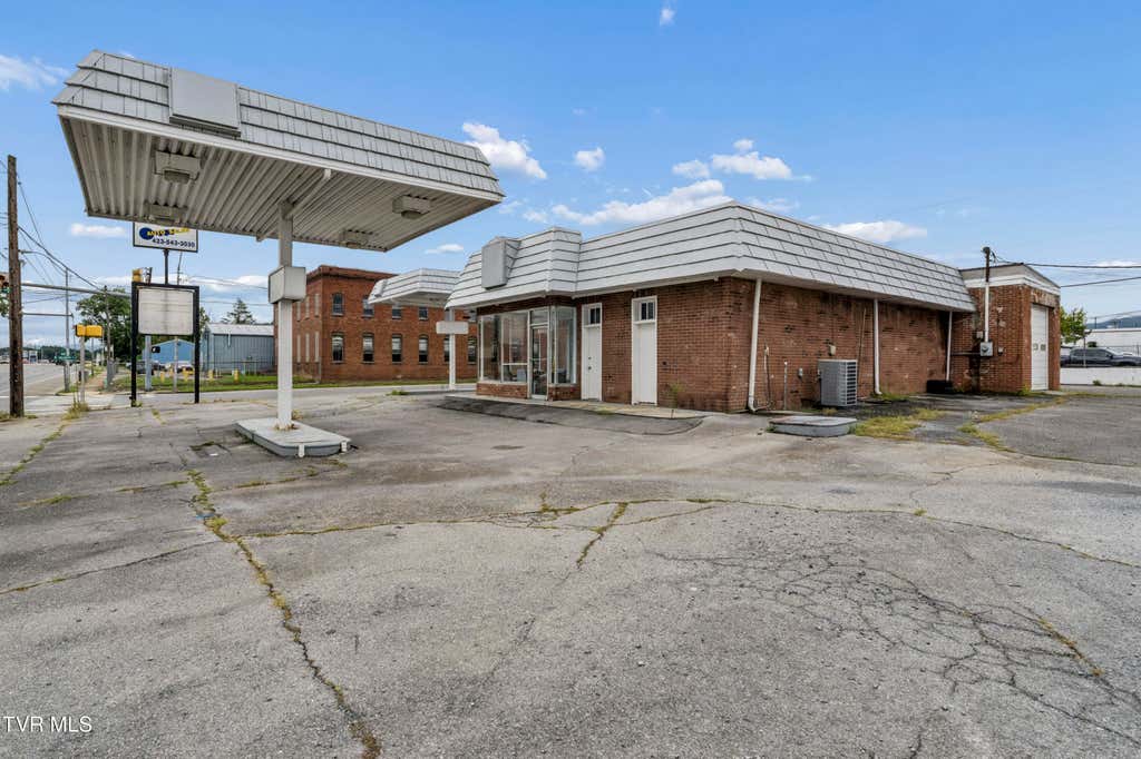 Photo of 520 Broad Street, Elizabethton, TN 37643 (MLS # 9999483)