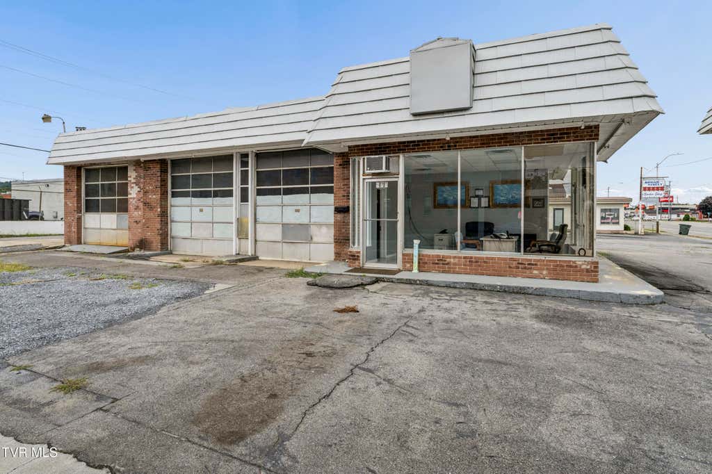 Photo of 520 Broad Street, Elizabethton, TN 37643 (MLS # 9999483)