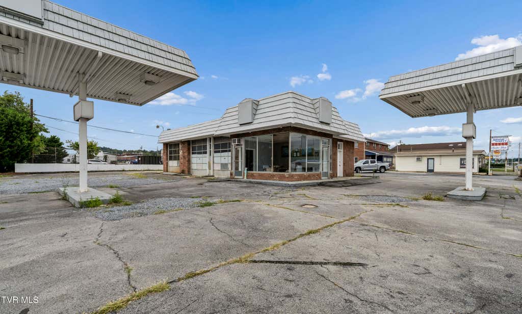 Photo of 520 Broad Street, Elizabethton, TN 37643 (MLS # 9999483)