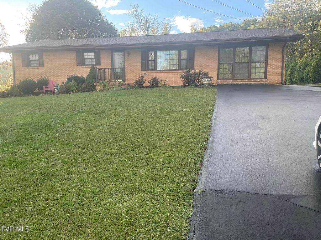 Photo of 7323 White Pine Circle, Bristol, VA 24202 (MLS # 9987450)