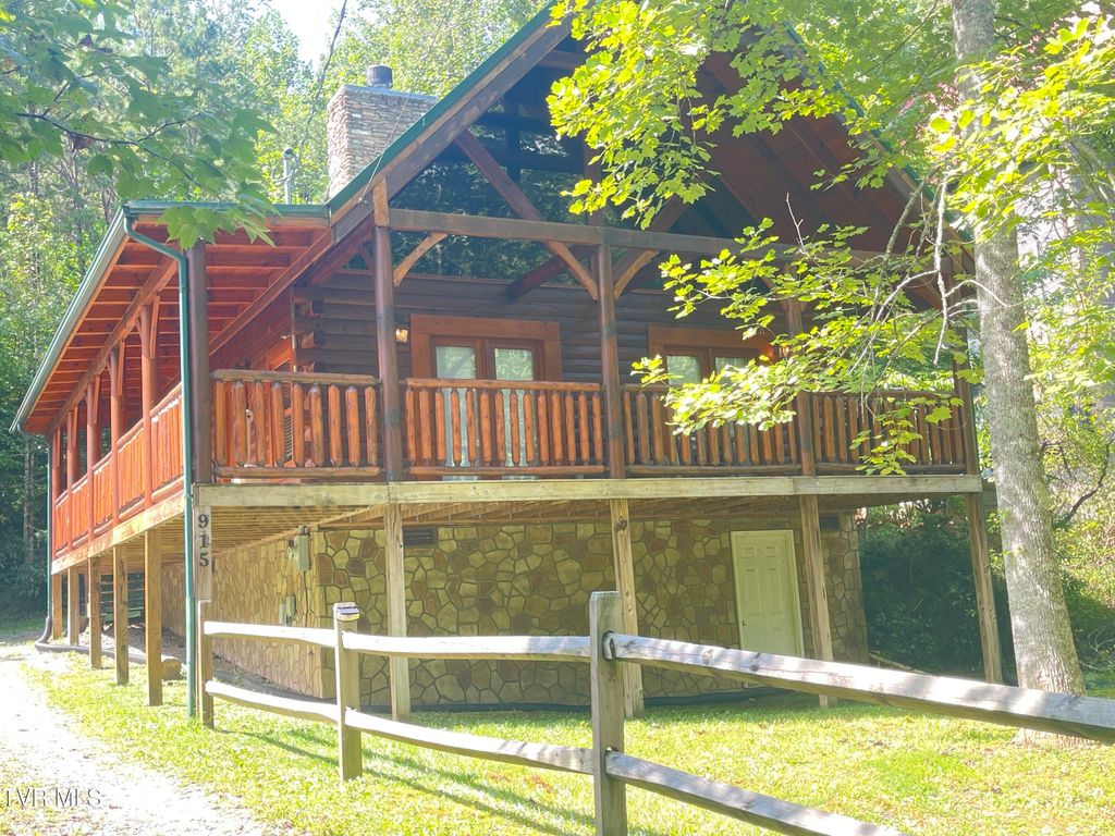 Photo of 915 Powdermill Road, Gatlinburg, TN 37738 (MLS # 9985258)