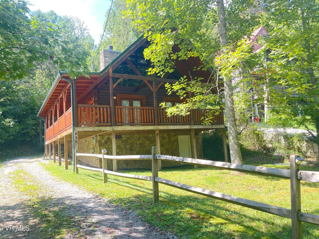 Photo of 915 Powdermill Road, Gatlinburg, TN 37738 (MLS # 9985258)