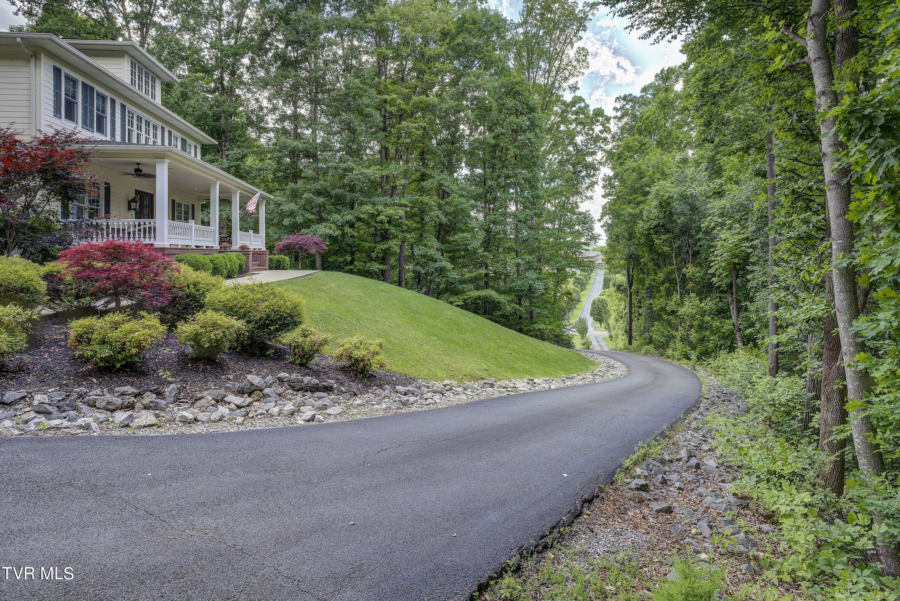 Bristol, Tennessee 37620, United States, 4 Bedrooms Bedrooms, ,5 BathroomsBathrooms,Residential,Pending,56434