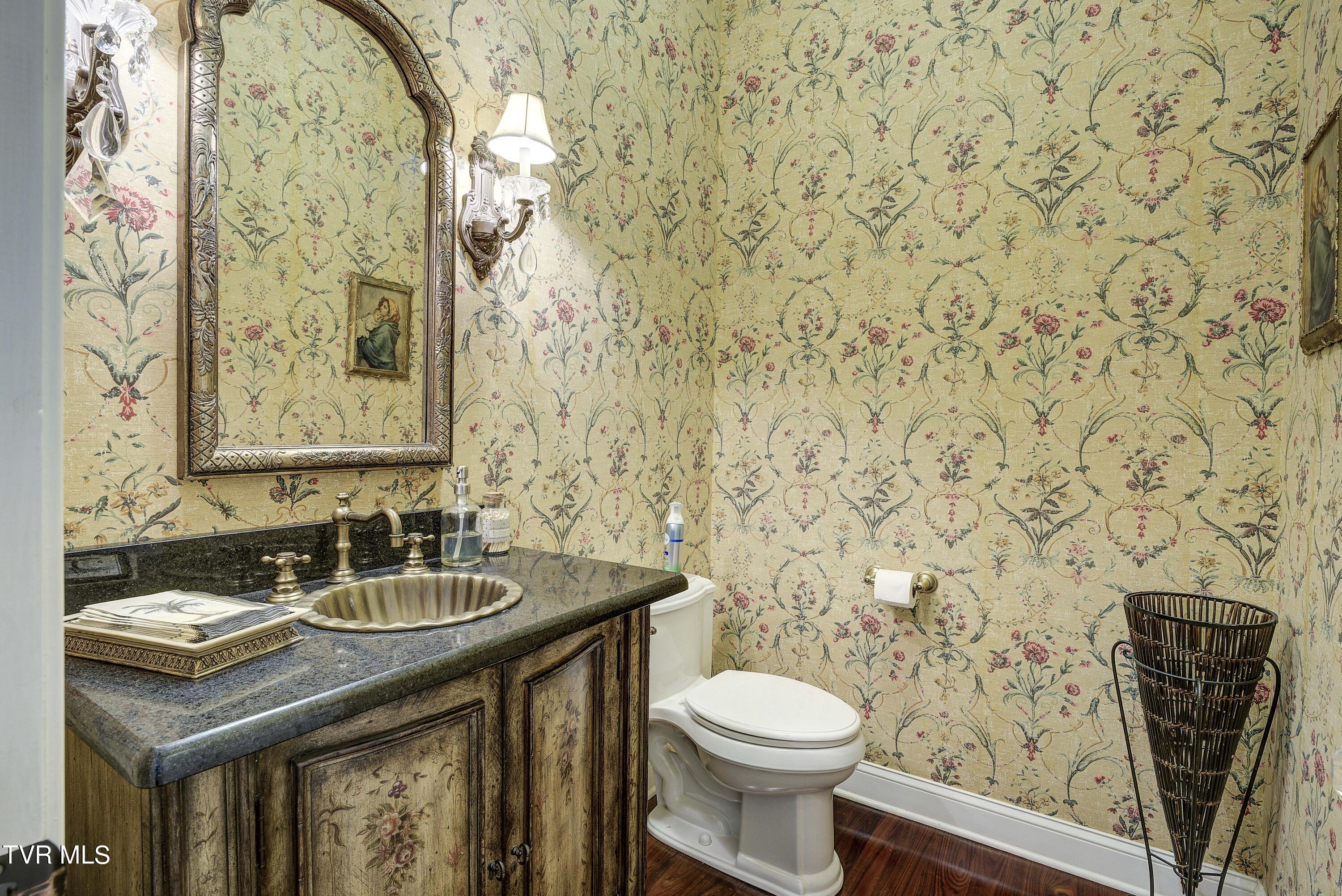 Bristol, Tennessee 37620, United States, 4 Bedrooms Bedrooms, ,5 BathroomsBathrooms,Residential,Pending,56434