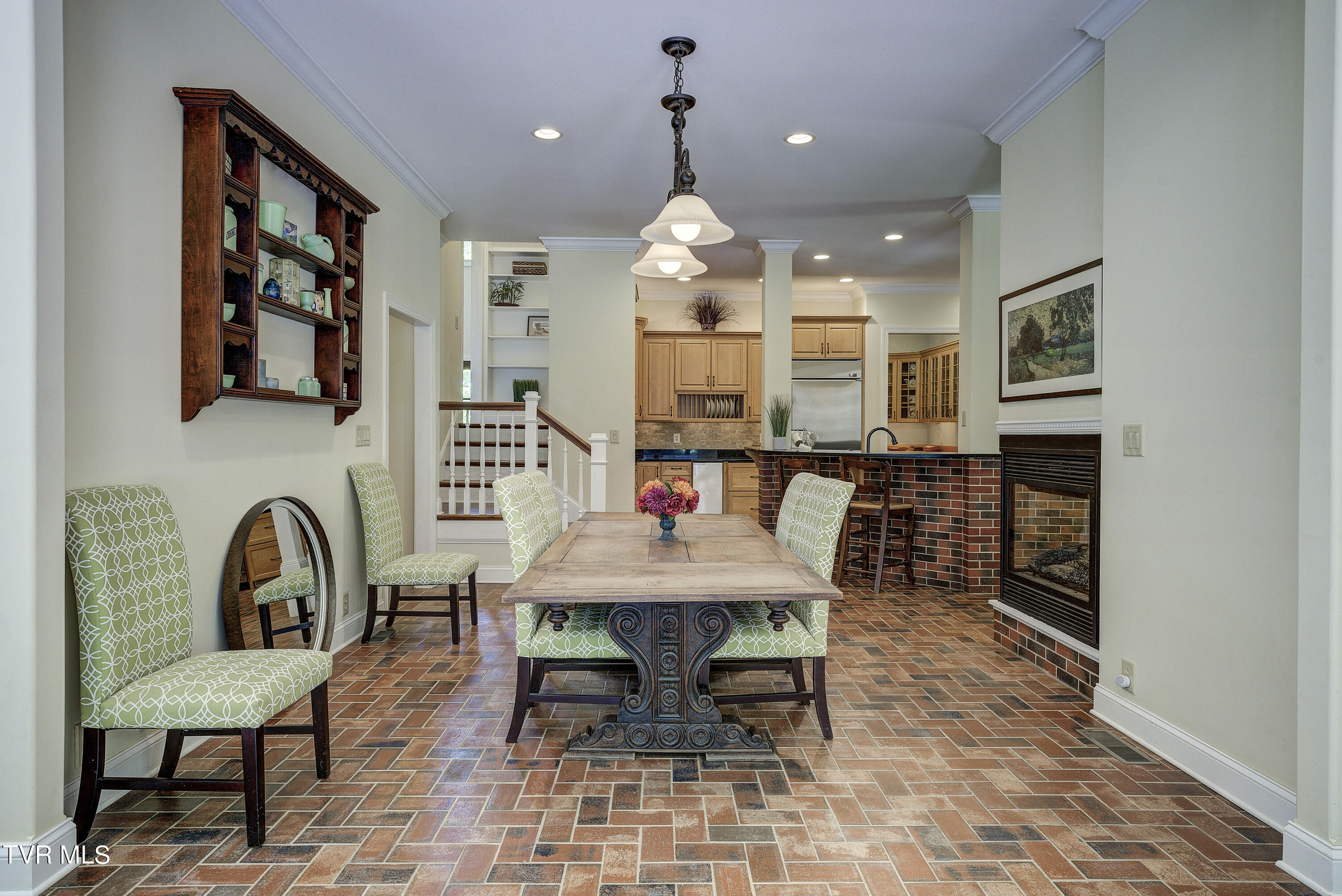 Bristol, Tennessee 37620, United States, 4 Bedrooms Bedrooms, ,5 BathroomsBathrooms,Residential,Pending,56434