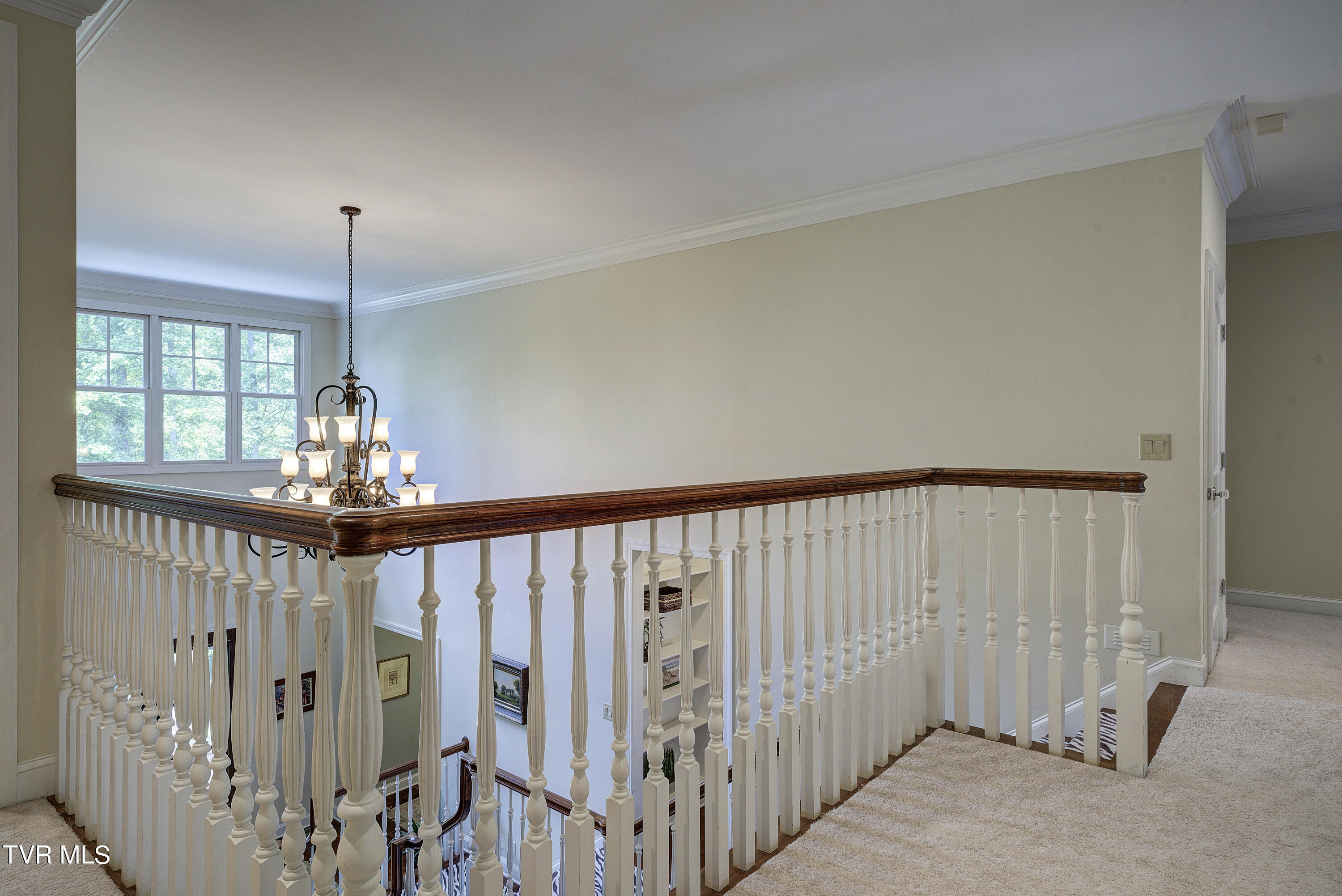 Bristol, Tennessee 37620, United States, 4 Bedrooms Bedrooms, ,5 BathroomsBathrooms,Residential,Pending,56434