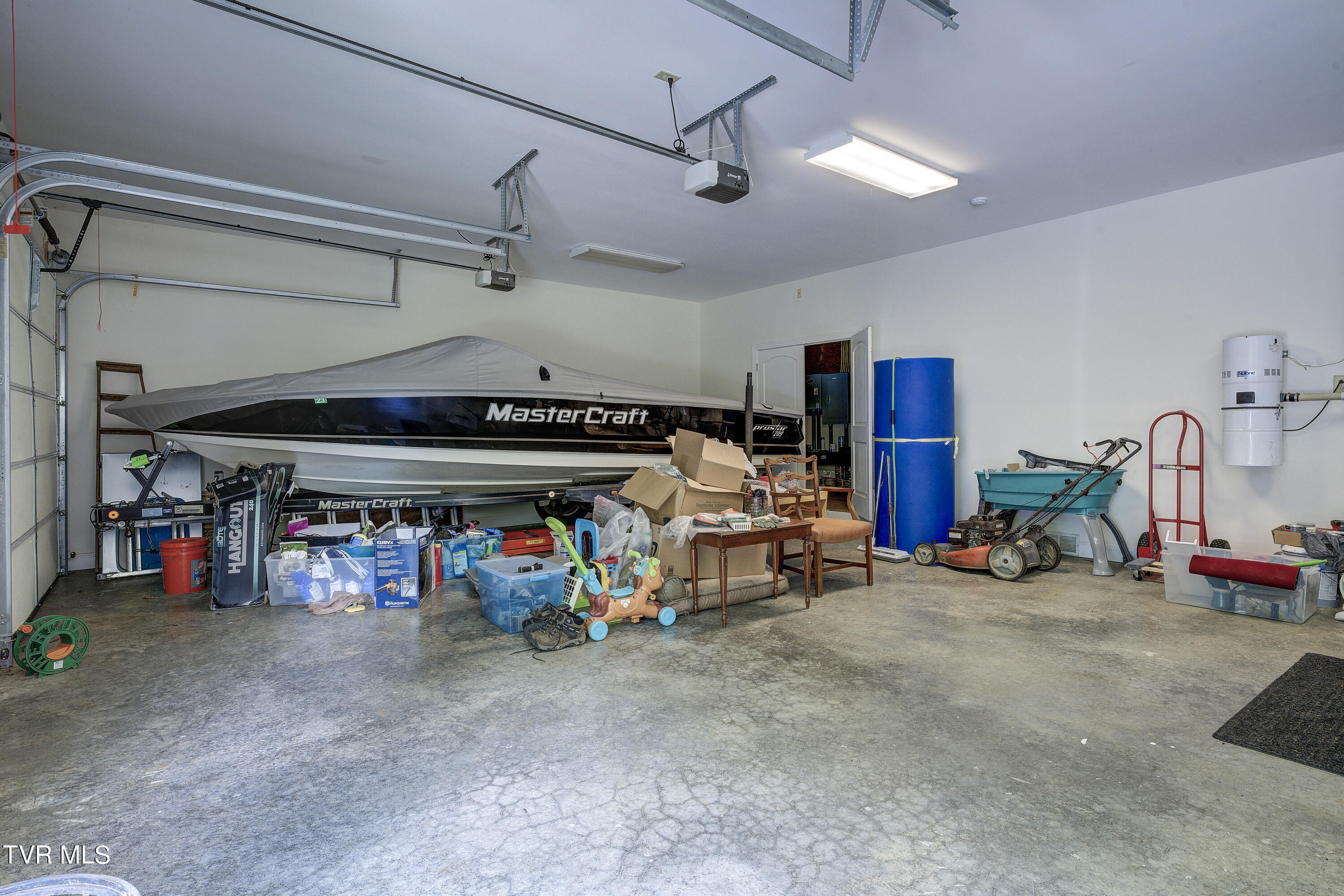 Bristol, Tennessee 37620, United States, 4 Bedrooms Bedrooms, ,5 BathroomsBathrooms,Residential,Pending,56434