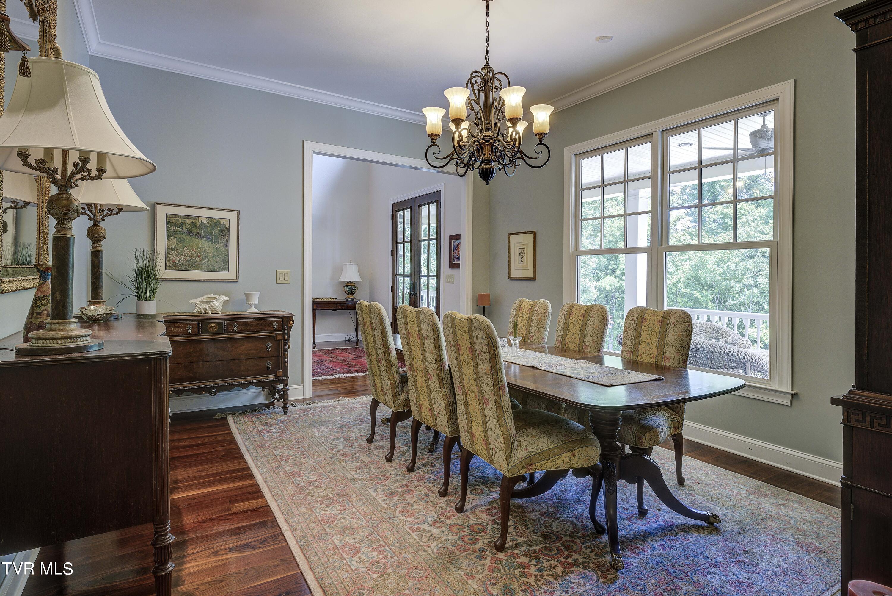 Bristol, Tennessee 37620, United States, 4 Bedrooms Bedrooms, ,5 BathroomsBathrooms,Residential,Pending,56434