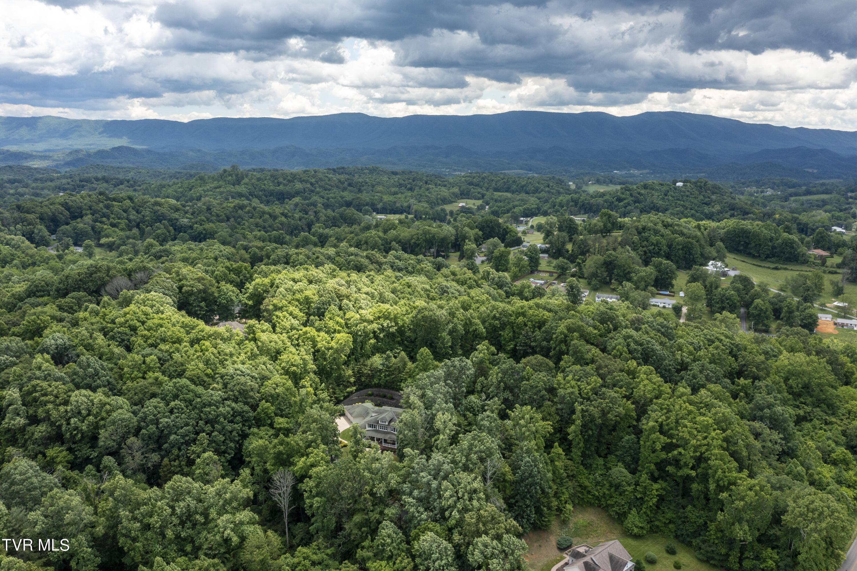 Bristol, Tennessee 37620, United States, 4 Bedrooms Bedrooms, ,5 BathroomsBathrooms,Residential,Pending,56434